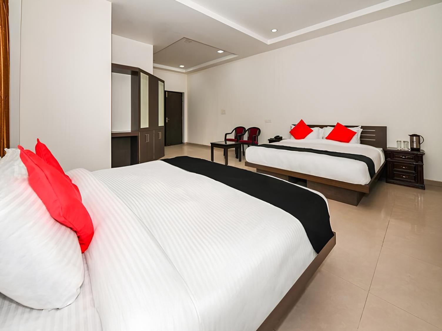 Club 7 Resort And Banquets Bareilly Exterior foto