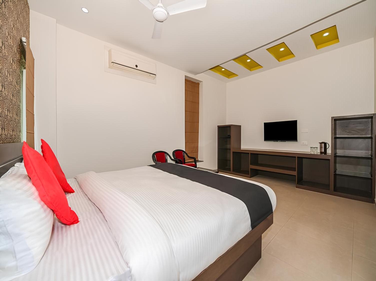 Club 7 Resort And Banquets Bareilly Exterior foto